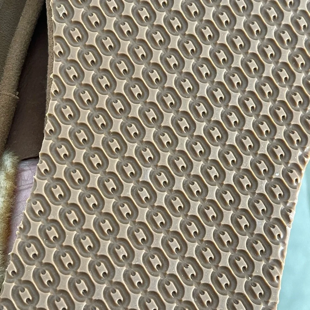 LL Bean Wicked Good Scuff Cozy Brown Shearling Slippers - Picture 8 of 10